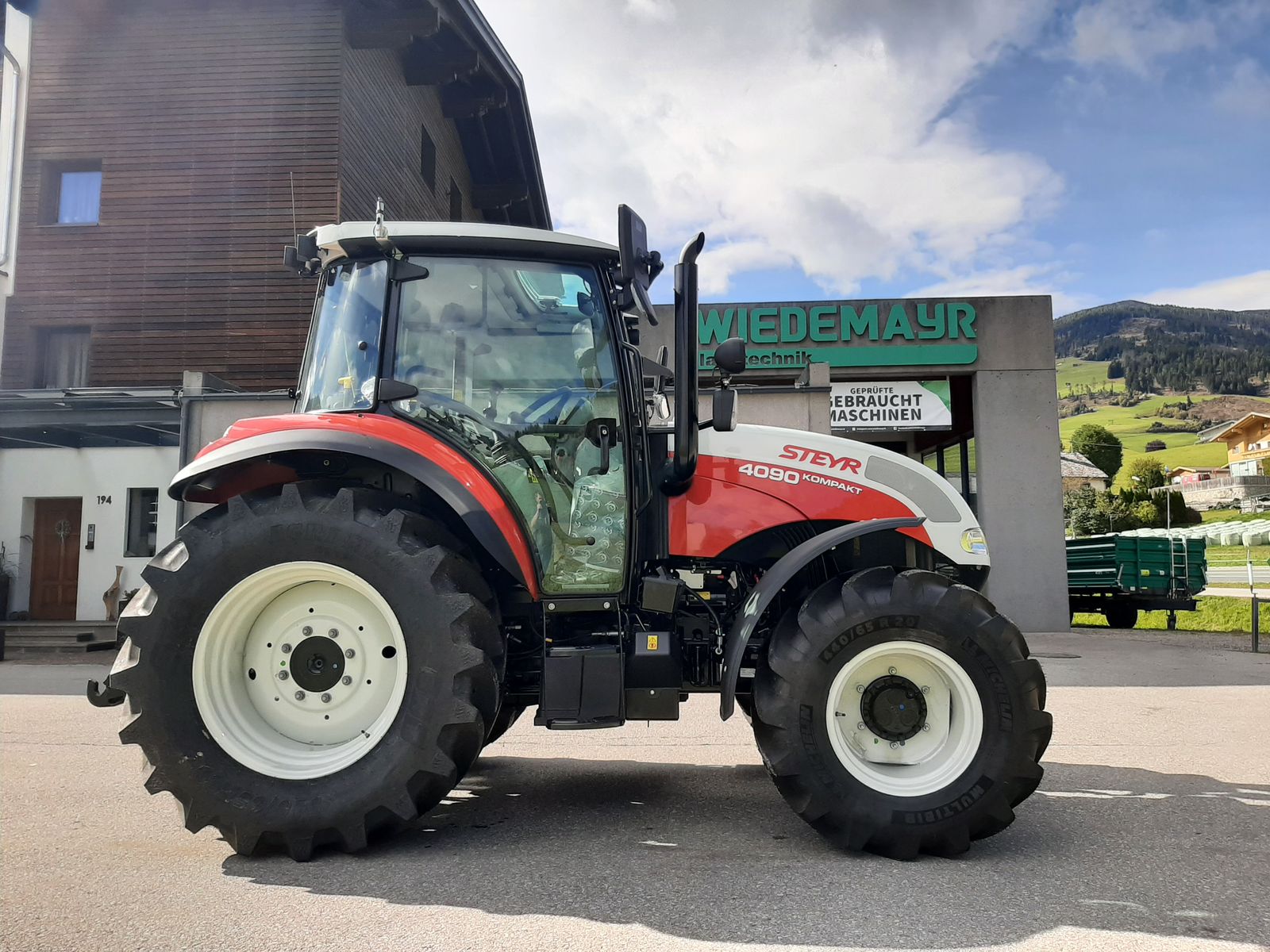 Steyr 4090 Kompakt (Stage V)  1