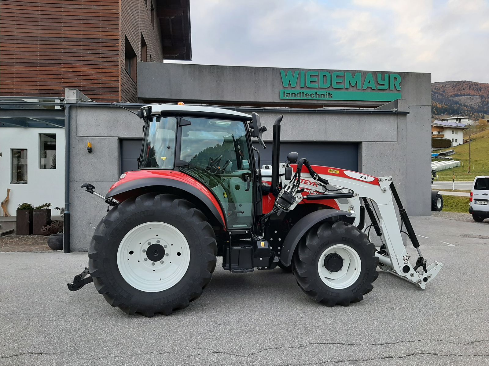 Steyr 4100 Kompakt (Stage V) 1