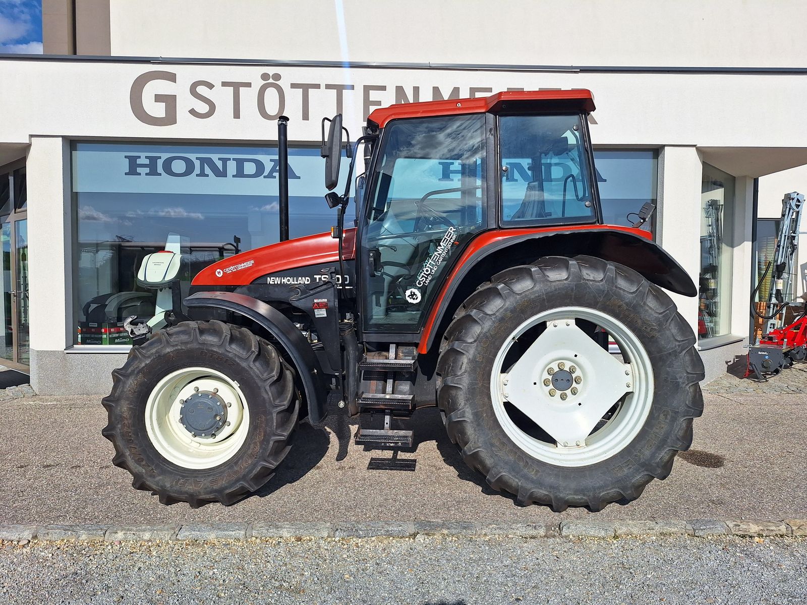 New Holland TS100 2