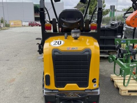 G2300 HD GIANT HOFLADER 2
