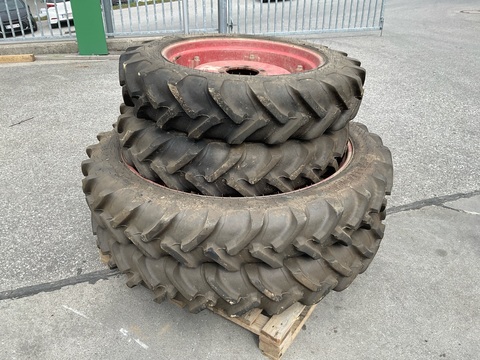 Fendt 280 S 230/95R44 und 9.5R28