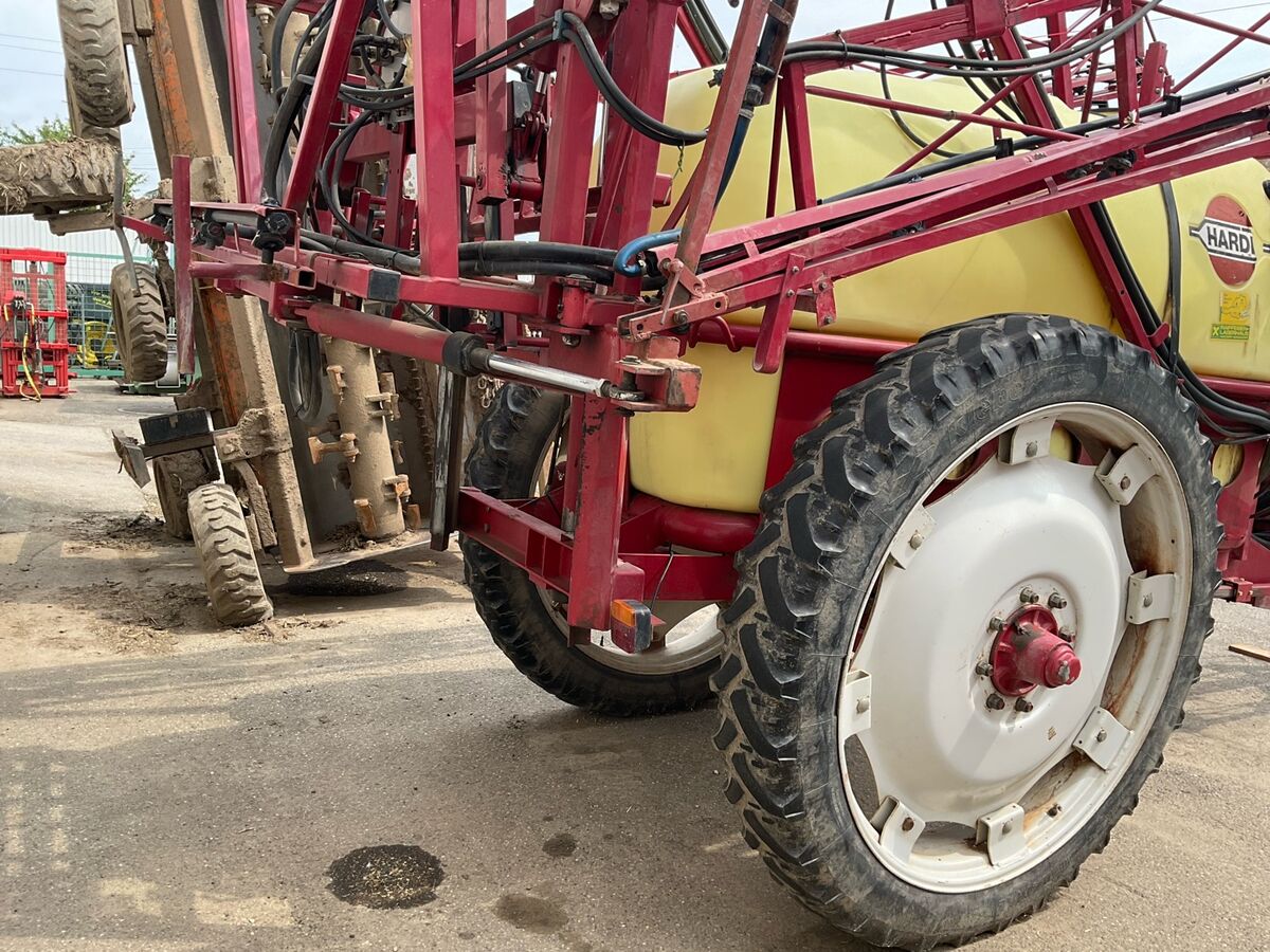Hardi Commander  3