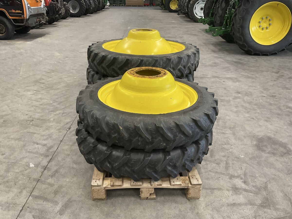 John Deere 230/95R32 und 270/95R48 2