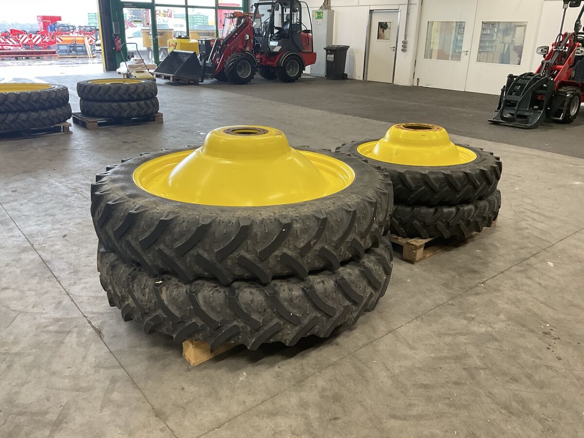 John Deere 230/95R32 und 270/95R48 3