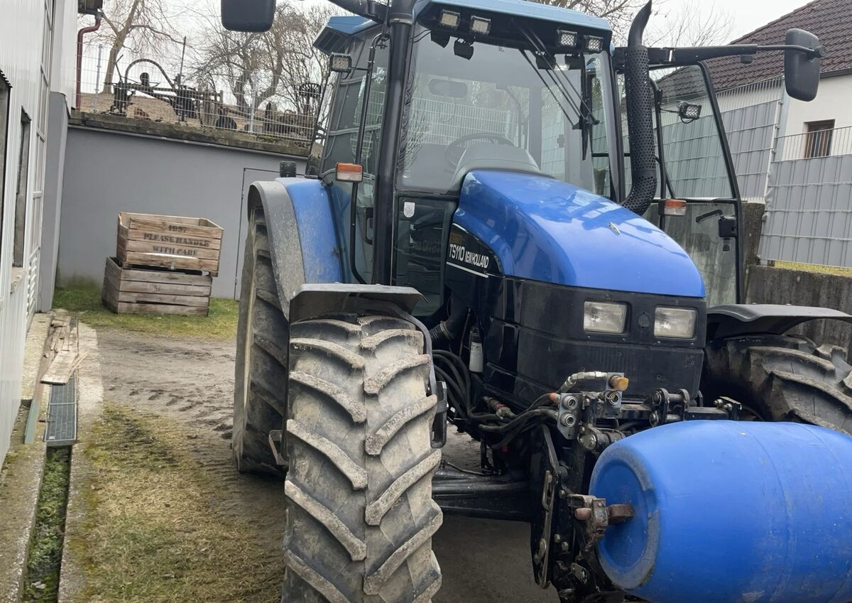 New Holland TS 110 2
