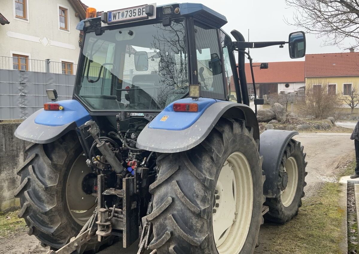 New Holland TS 110 3