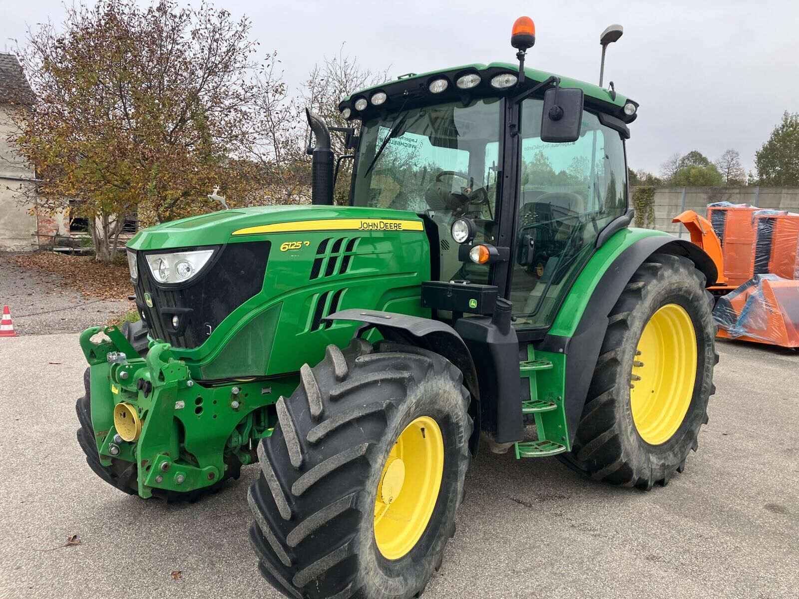 John Deere 6125R 2