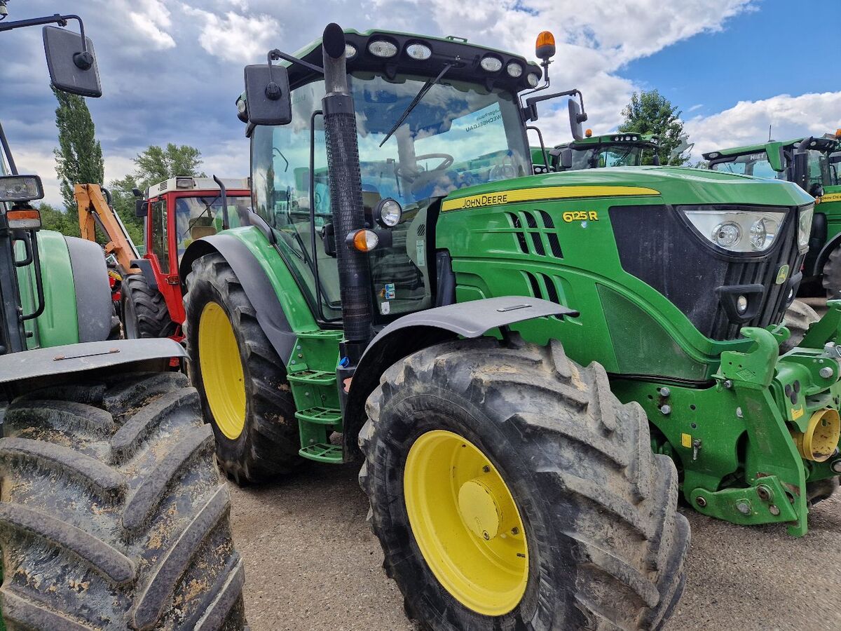 John Deere 6125R 3