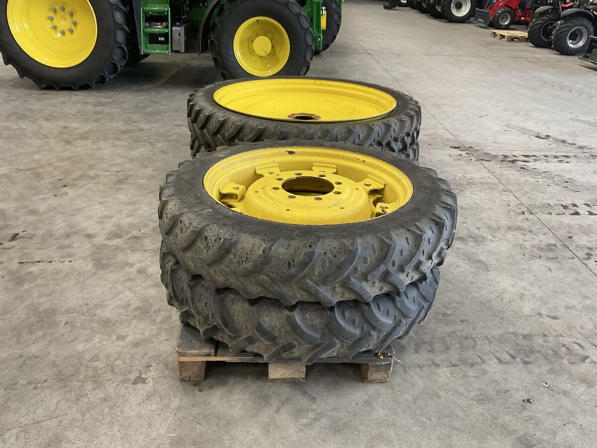 John Deere 230/95R32 und 230/95R48 2