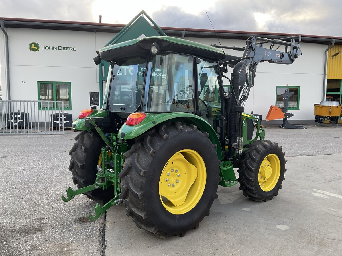 John Deere 5075E 3