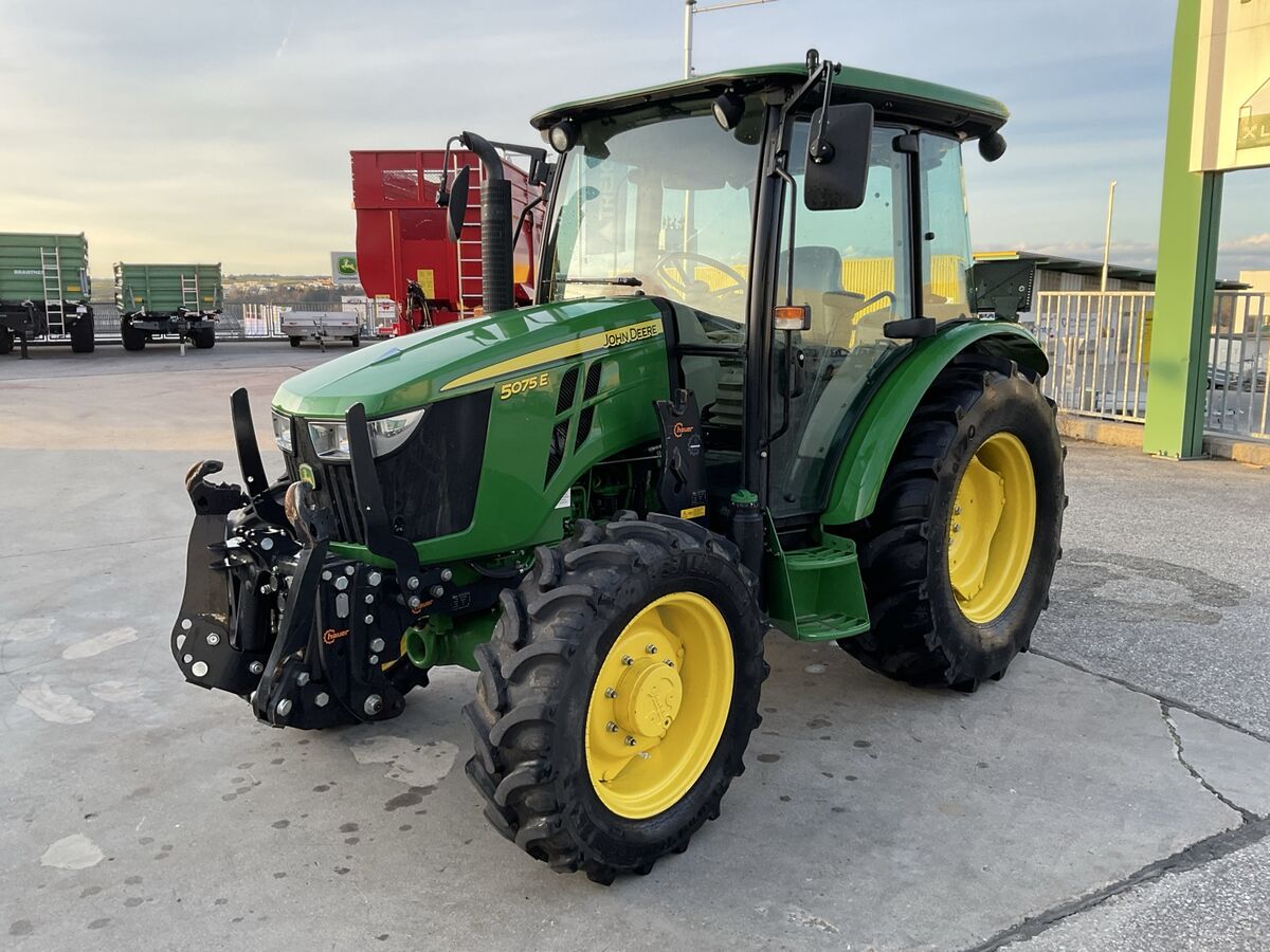 John Deere 5075E 1