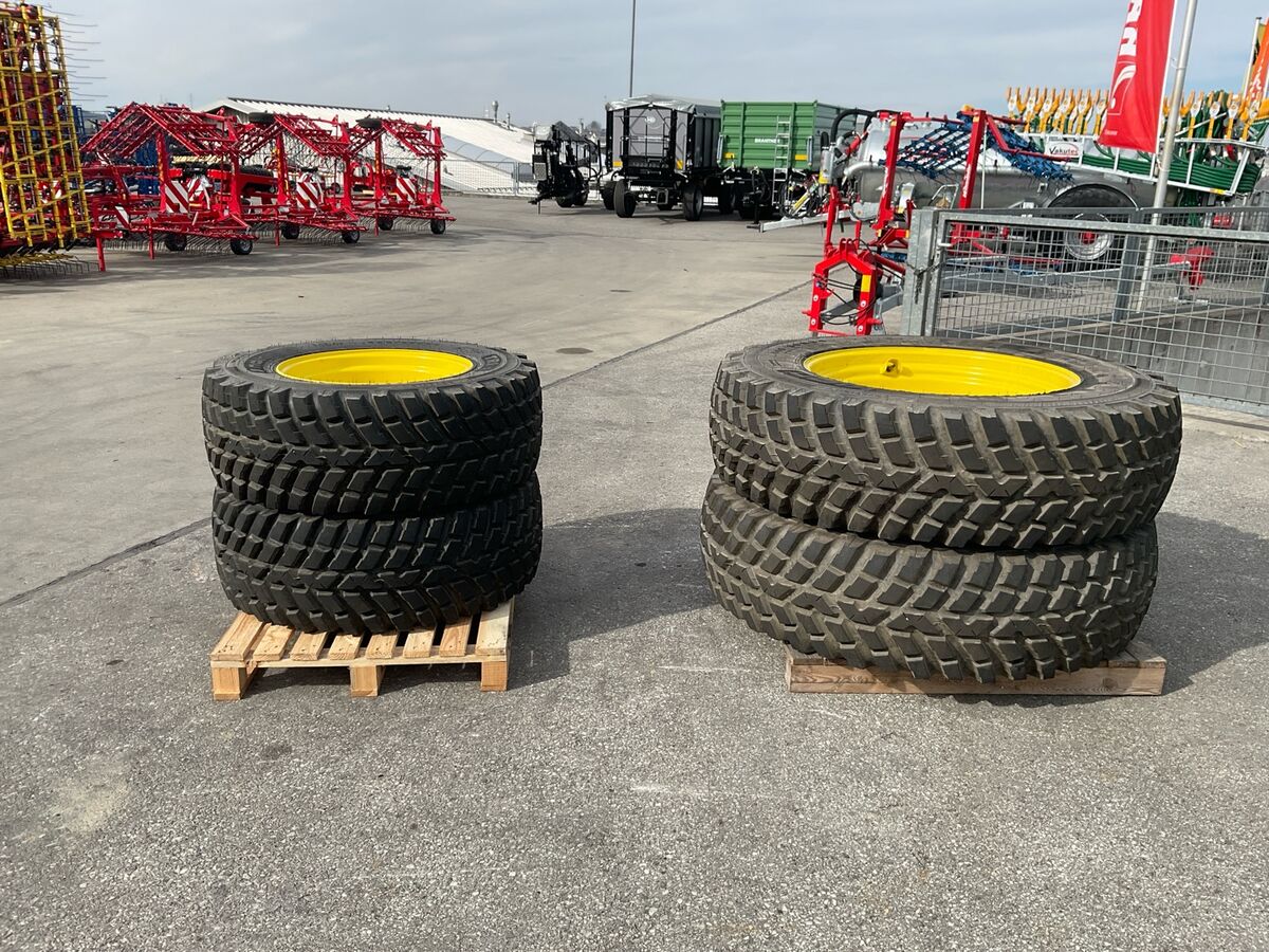 440/80 R34  und 420/65 R24 3