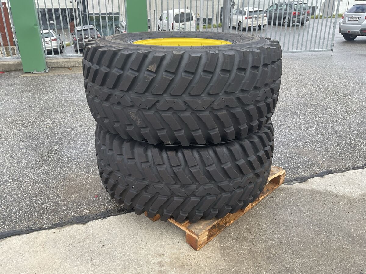 John Deere 540/65 R24 Nokian 1