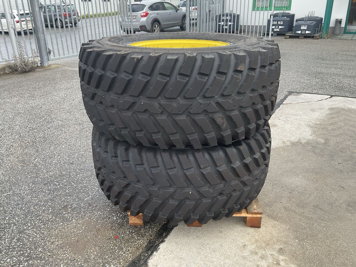 John Deere 540/65 R24 Nokian 2