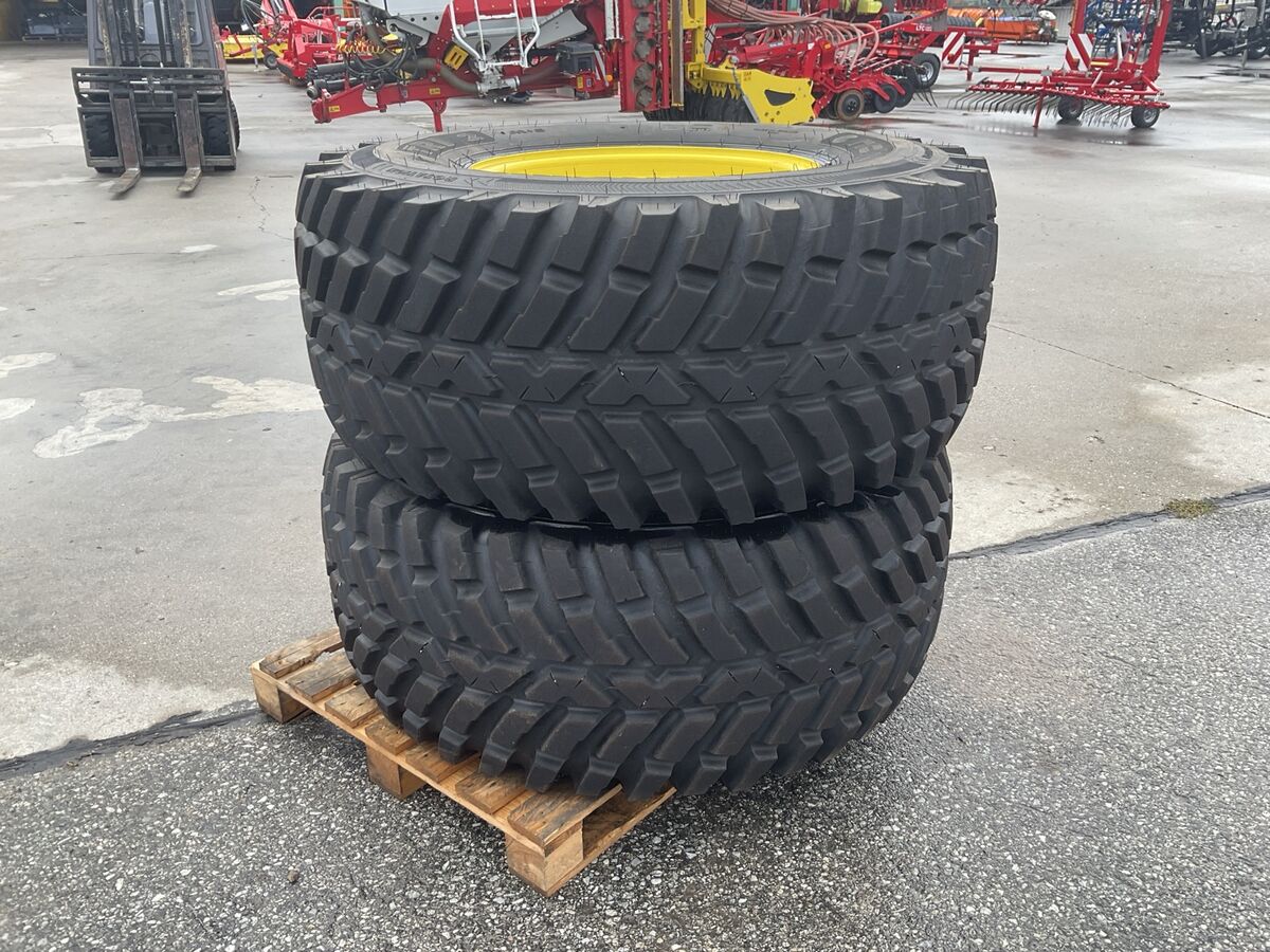 John Deere 540/65 R24 Nokian 3