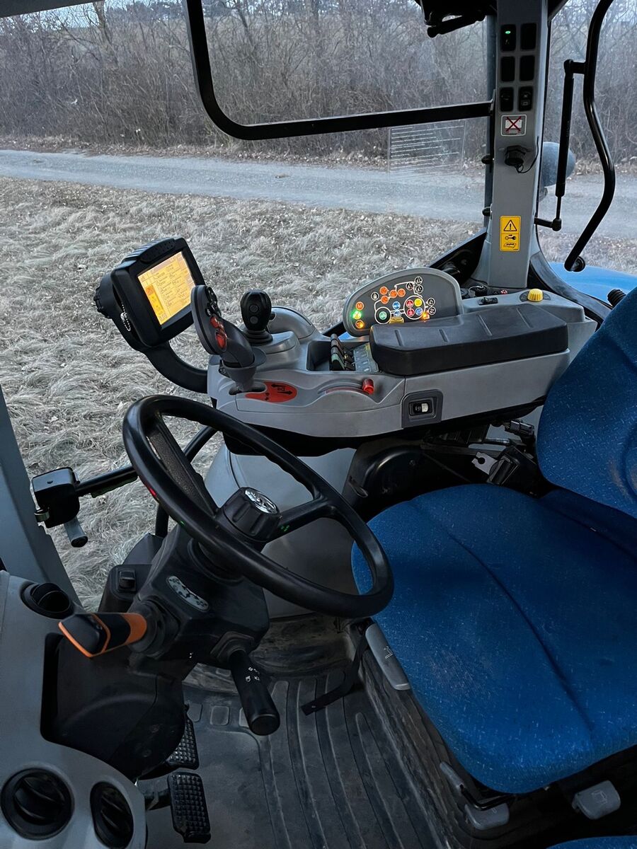 New Holland T 7030 3