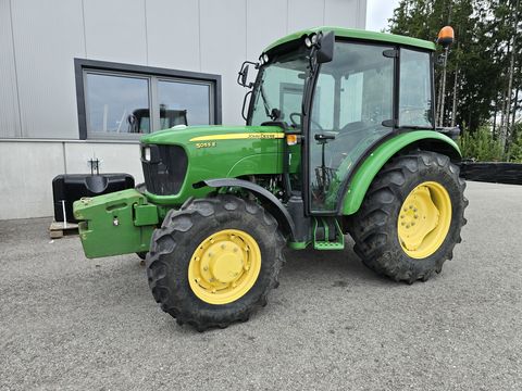 John Deere 5055E