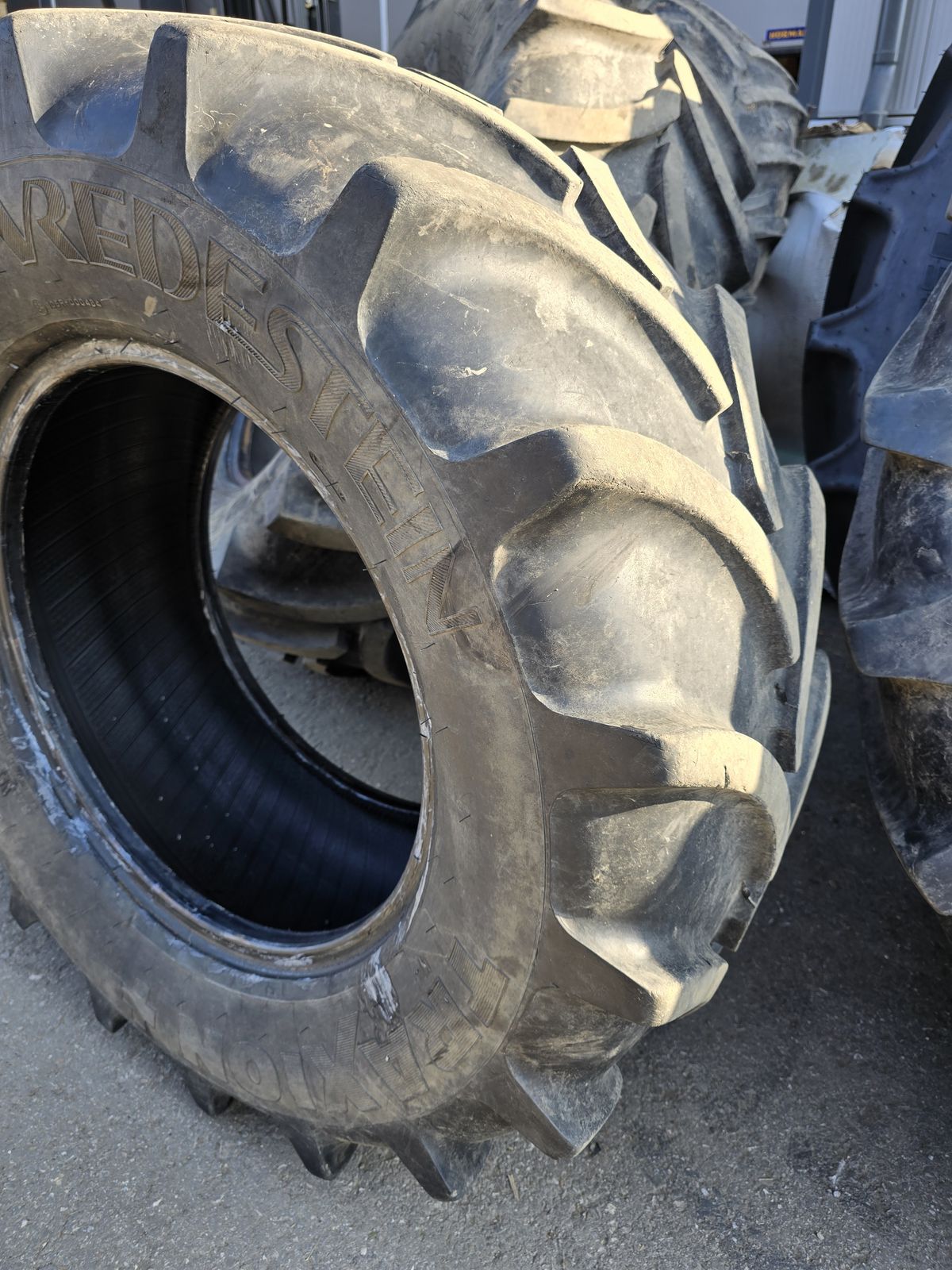 Vredestein TRAXON+ 2