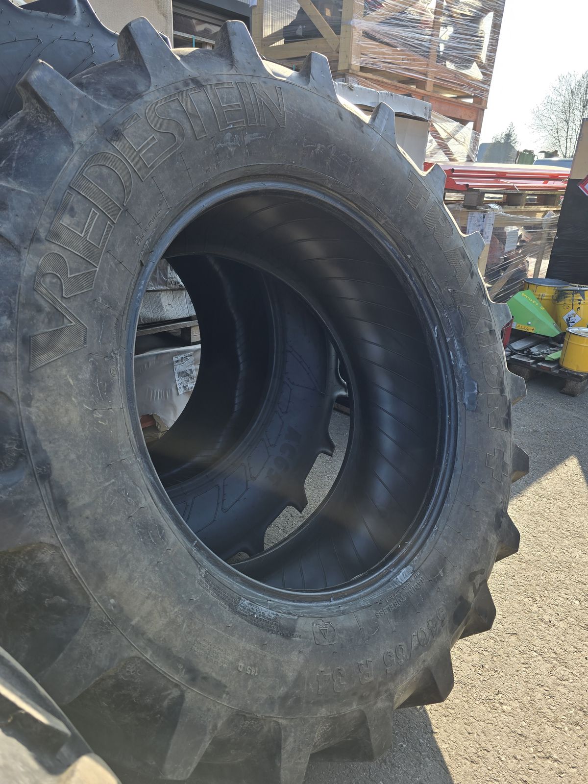 Vredestein Traxion 2