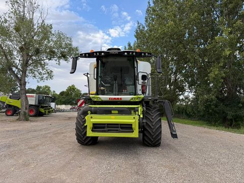 Claas Trion 650  