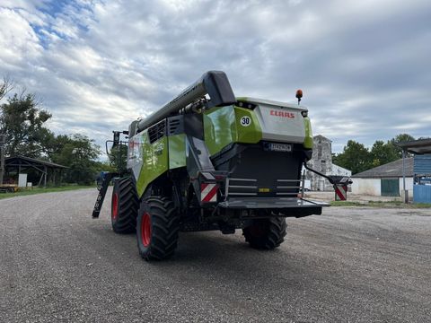 Claas Trion 650  