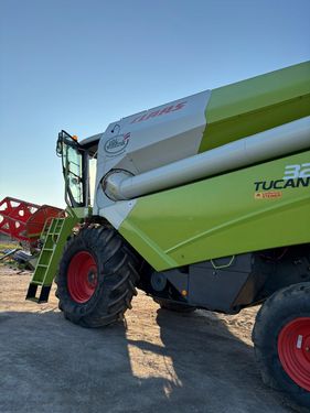 Claas Tucano 320