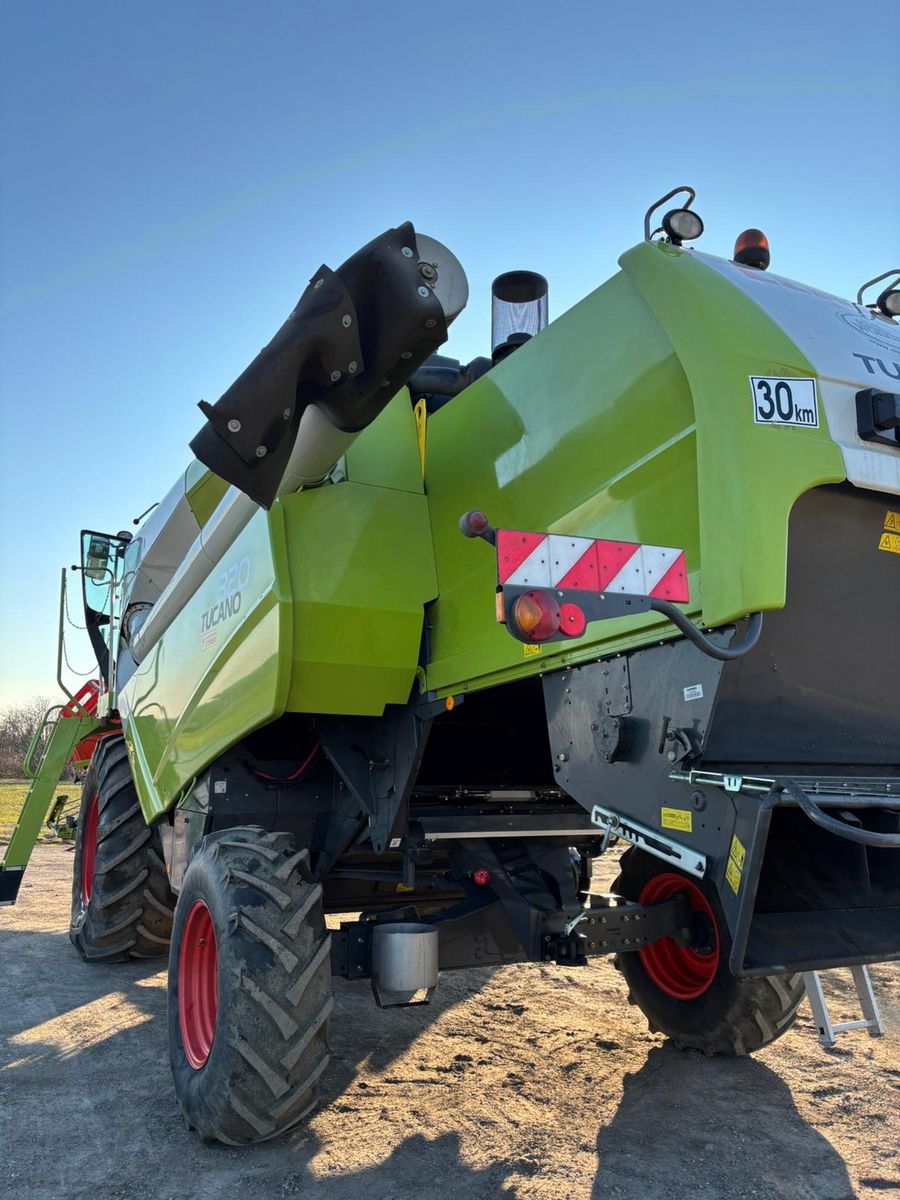 Claas Tucano 320 3
