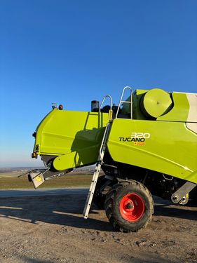 Claas Tucano 320