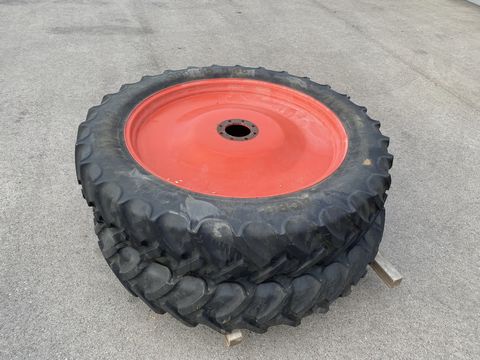Mitas 300/95 R40