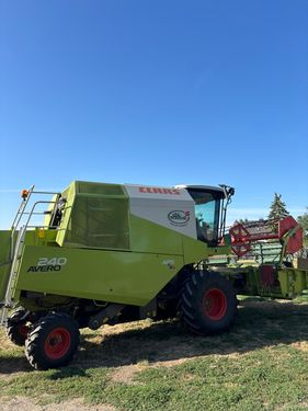 Claas Avero 240