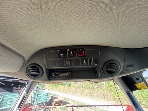 Claas Avero 240