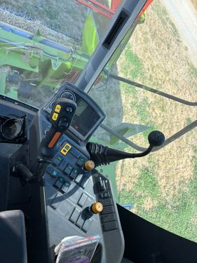 Claas Avero 240