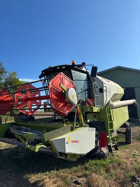 Claas Avero 240