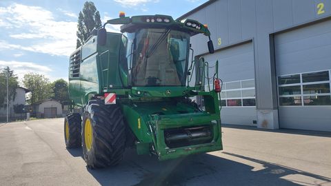 John Deere T560