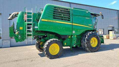 John Deere T560