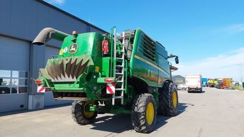 John Deere T560
