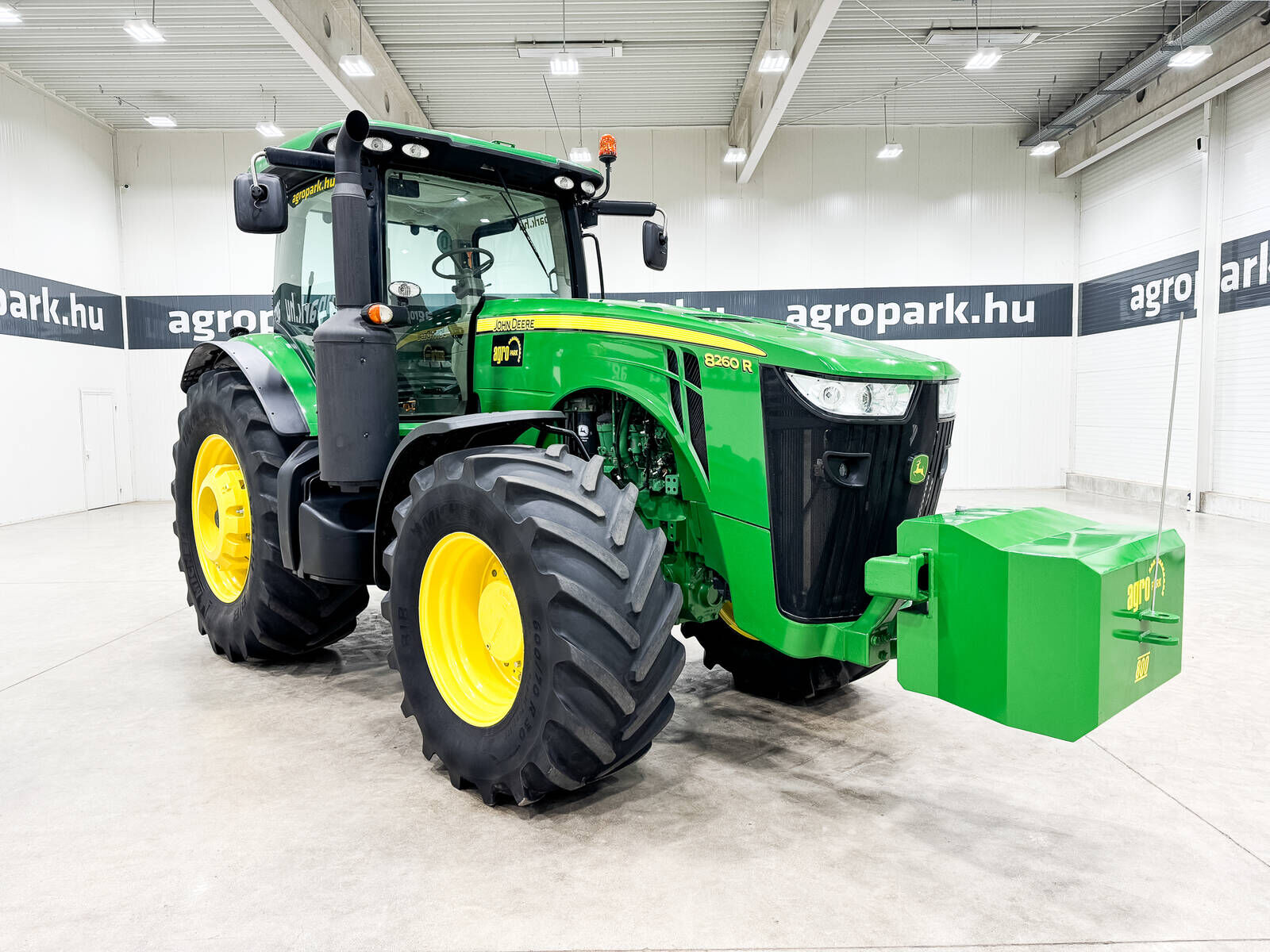 John Deere 8260R tractor, 16/5 Powershift, AutoTrac ready,  2