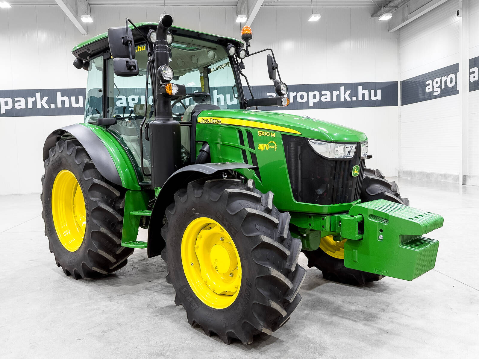 John Deere 5100M tractor, 32/16 Hi-Lo 40 km/h, EHC, 3 pair  2