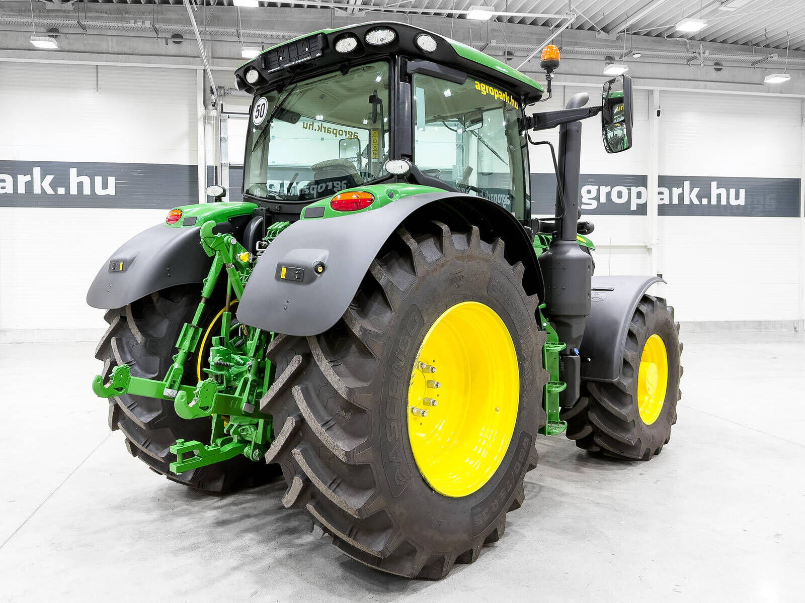 John Deere 6155R tractor, DirectDrive 50 km/h, TLS, cab sus 3