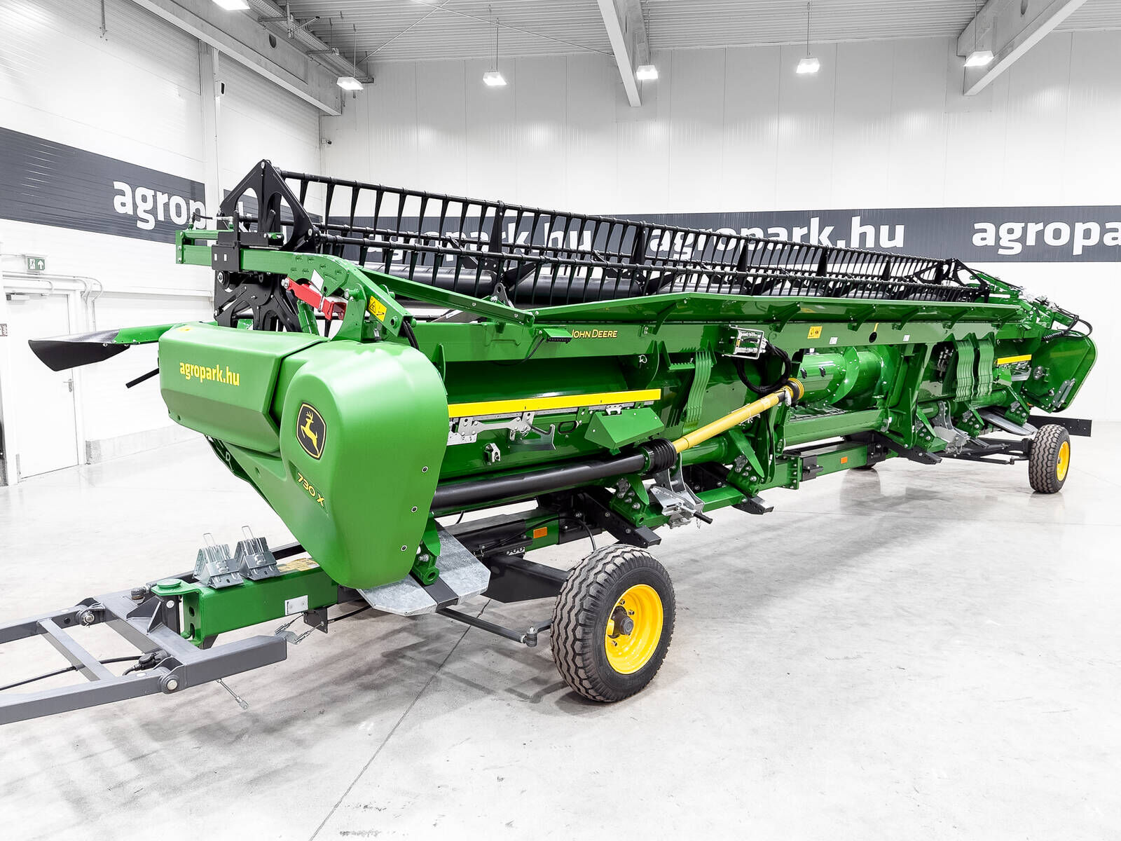 John Deere 730X UNUSED 9,15 m variable depth grain header,  3