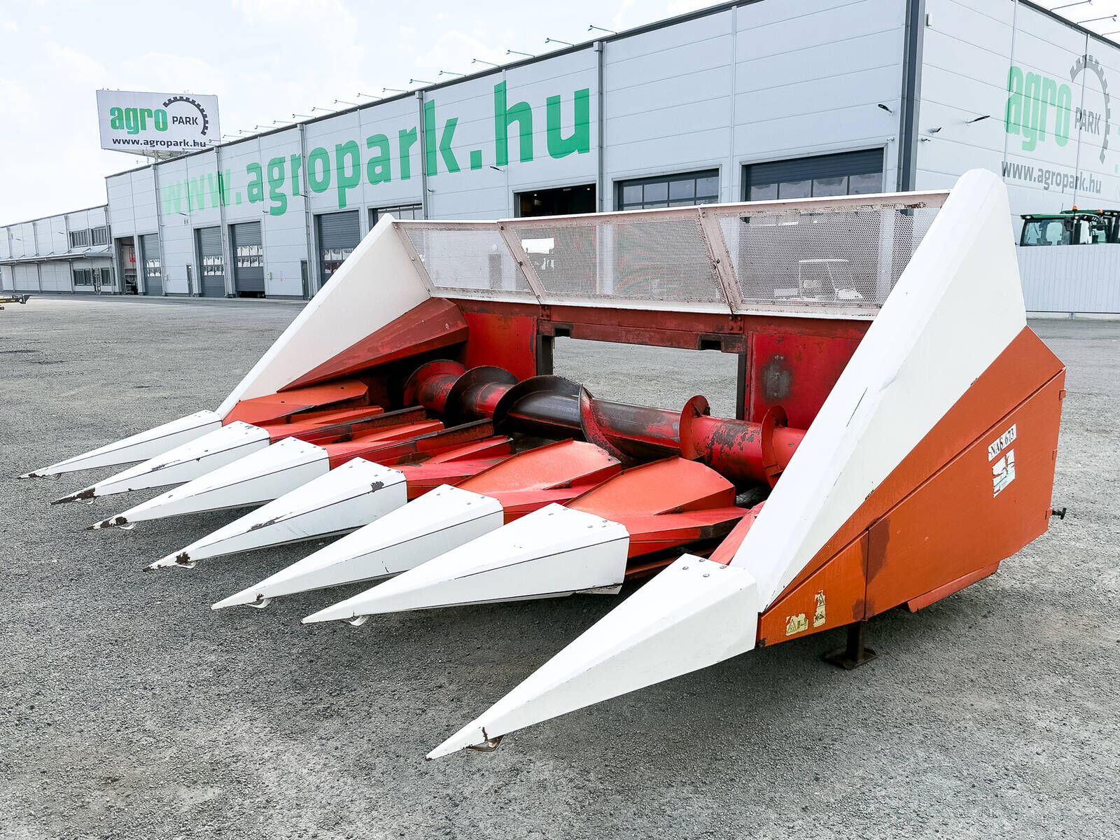 673 6 row sunflower header for John Deere combin 1