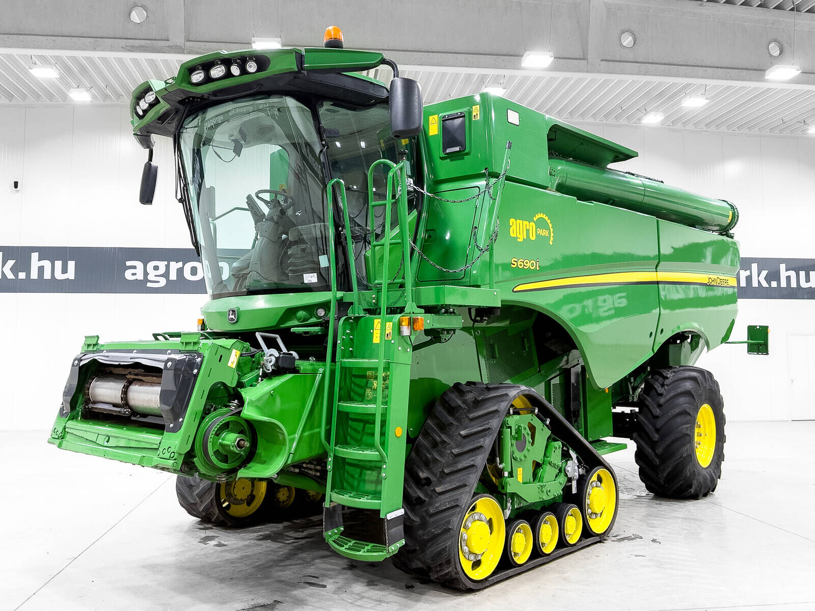 John Deere S690i combine, with tracks, AT ready, Harvest Mo 2