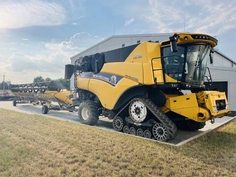 New Holland CR10.90 SmartTrax combine harvester, 12,5 m Vari