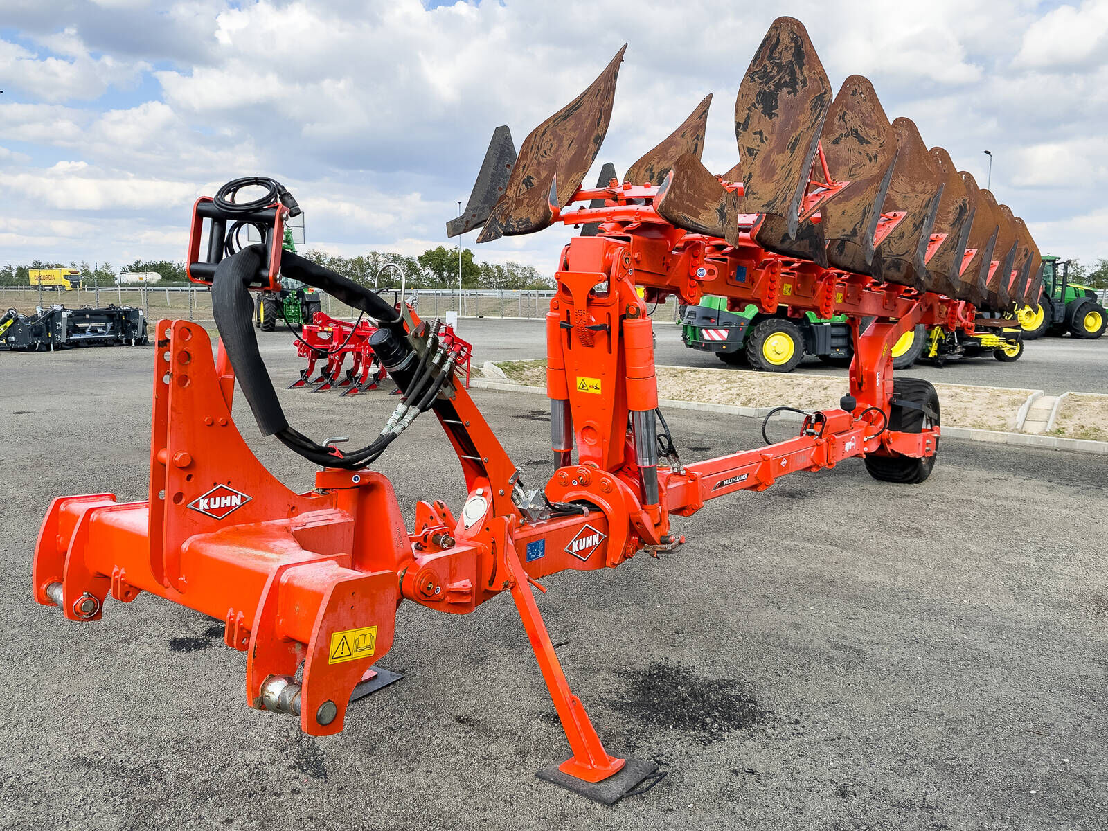 Kuhn Multileader 6/8T42 6+2 reversible plough, skimme 1