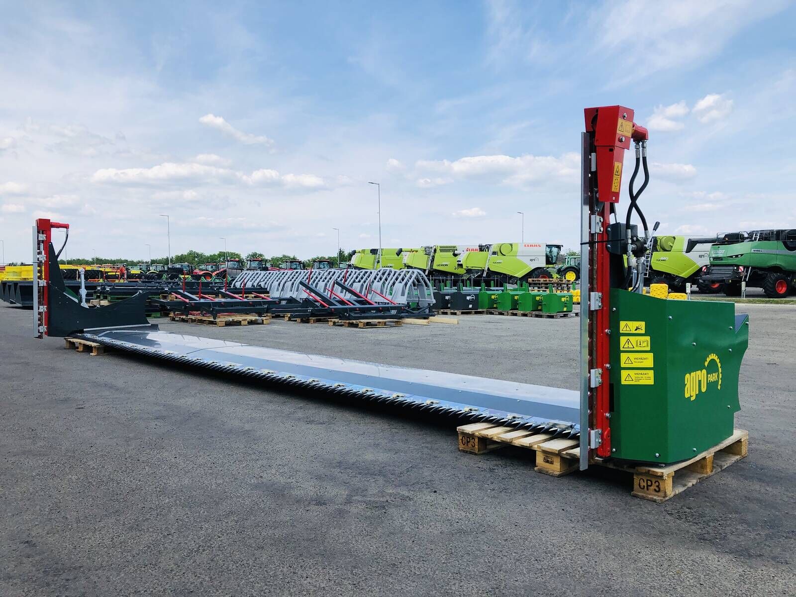 John Deere 625R 7,6 meter rape extension with 2 side knives 1