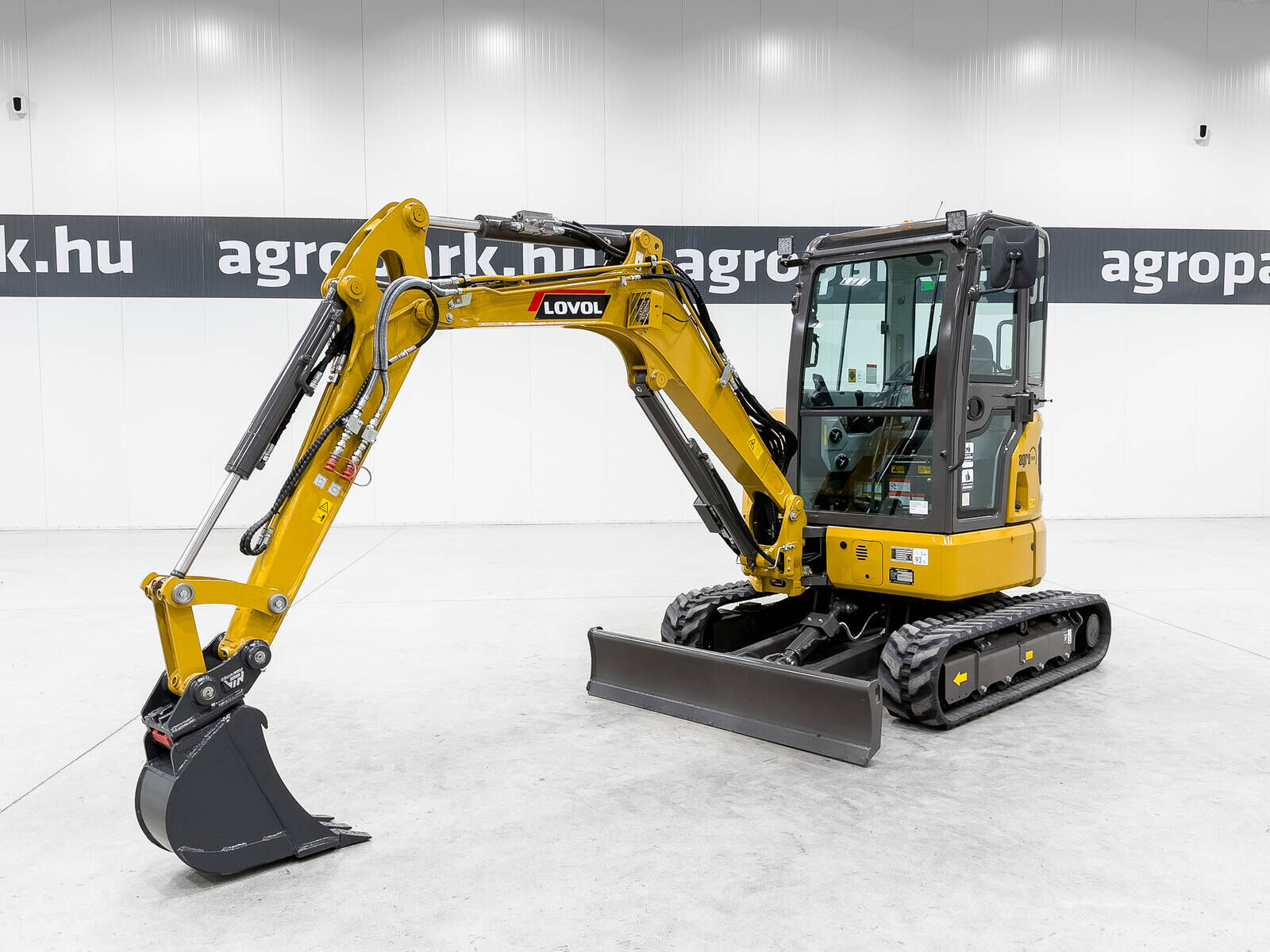FR36F-u mini excavator, with Japanese main compo 2