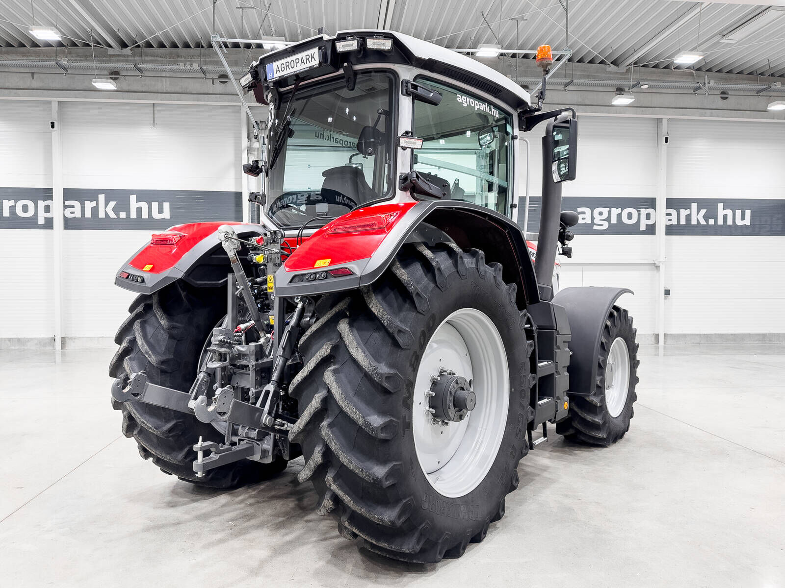 Massey Ferguson 8S.205 EFD7 tractor, Dyna-7 50 km/h 3