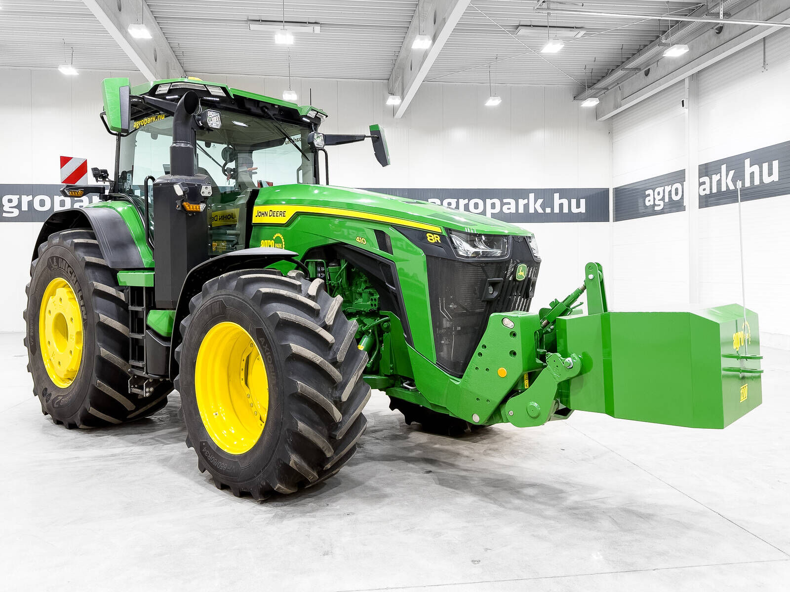 John Deere 8R 410 e23 Powershift 50 km/h transmission, fron 2