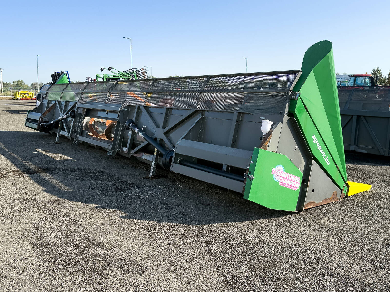 Ziegler Sunflower Champion 12R John Deere 12 row sunflow 3