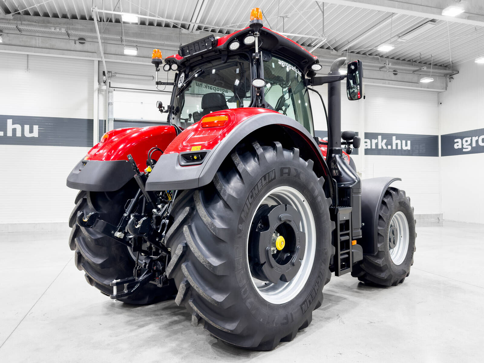 Case IH Optum 300 CVX CVXDrive 50 km/h, axle suspension, 3